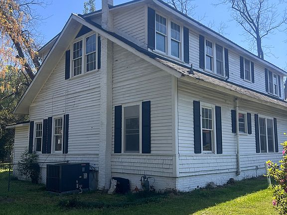 4th image of 215 Bethel St