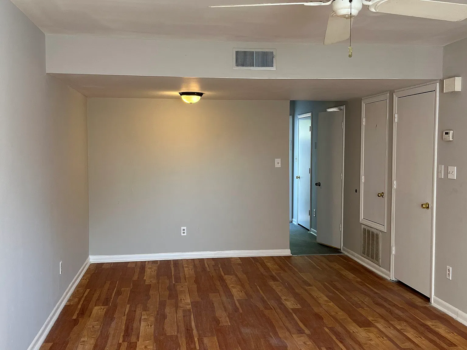 2 bed, 1.5 bath, 1100 sqft, $1,400 — Photo 2