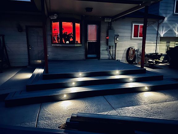 Riser dusk to dawn lights