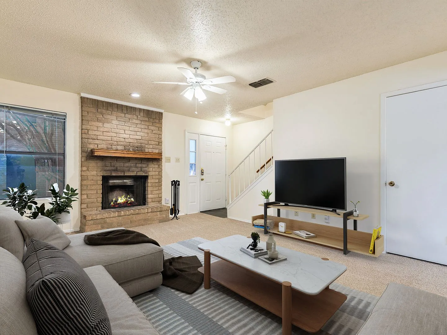 Spacious 2 Bed, 2 Bath Rental at Austin TX with Fireplace & Carport — Photo 3