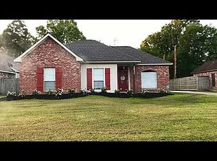 2032 Falconcrest Dr, Denham Springs, LA 70726