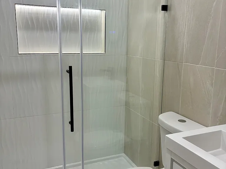 Alexandria Apartments — Photo 10
