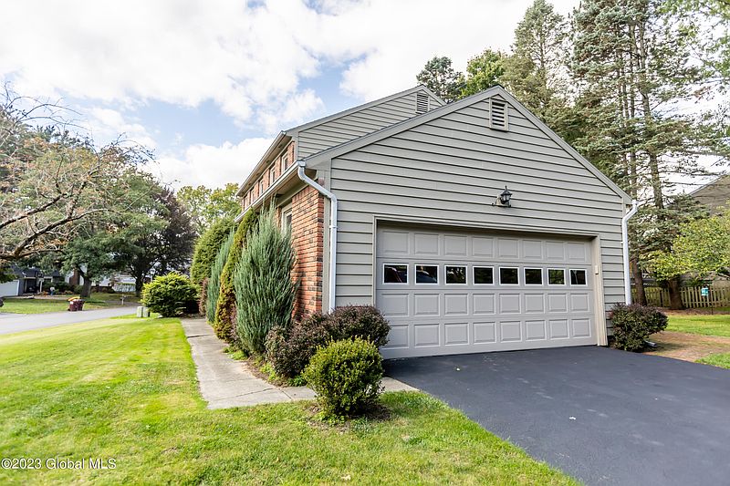 5th image of 433 Lincoln Drive