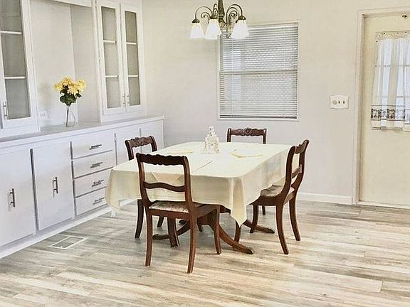 Dining Rm - Vinyl Flr