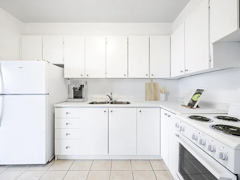 7 Saint Dennis Dr — Photo 8
