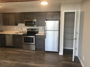 906 1/2 S Vine St APT 302, Urbana, IL