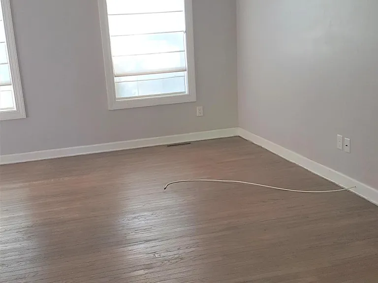 4 Round Table Rd — Photo 10
