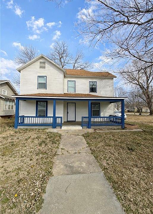 1st image of 704 W Main St