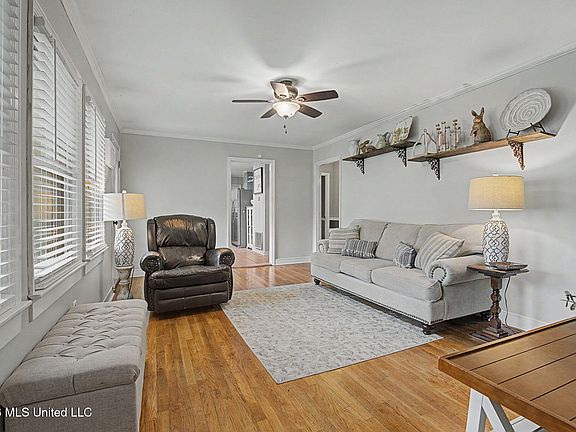 2nd image of 101 Beech Ct