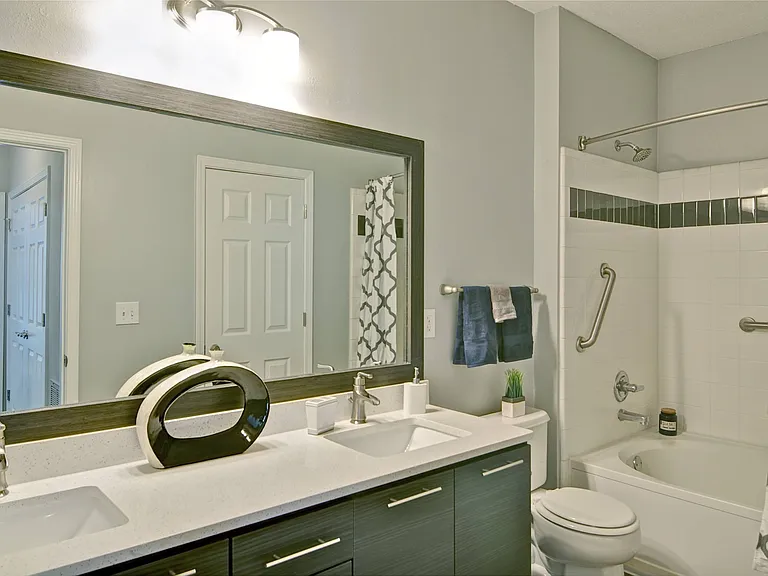 Park Creek Apartments — Photo 40