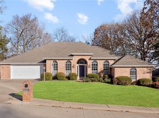 2424 E Meandering Way, Fayetteville, AR 72701