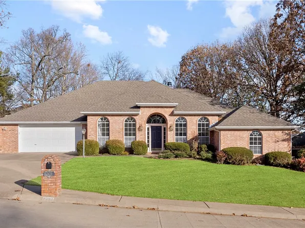 2424 E Meandering Way, Fayetteville, AR 72701