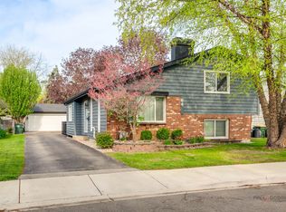 64 N Lincoln Ave, Mundelein, IL 60060