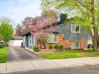 64 N Lincoln Ave, Mundelein, IL, 60060