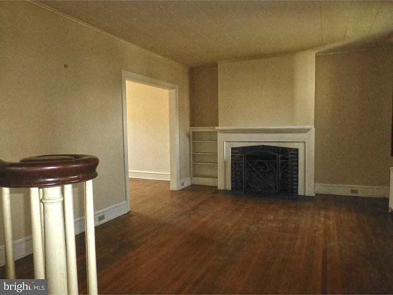 209 S 7th Ave — Photo 4