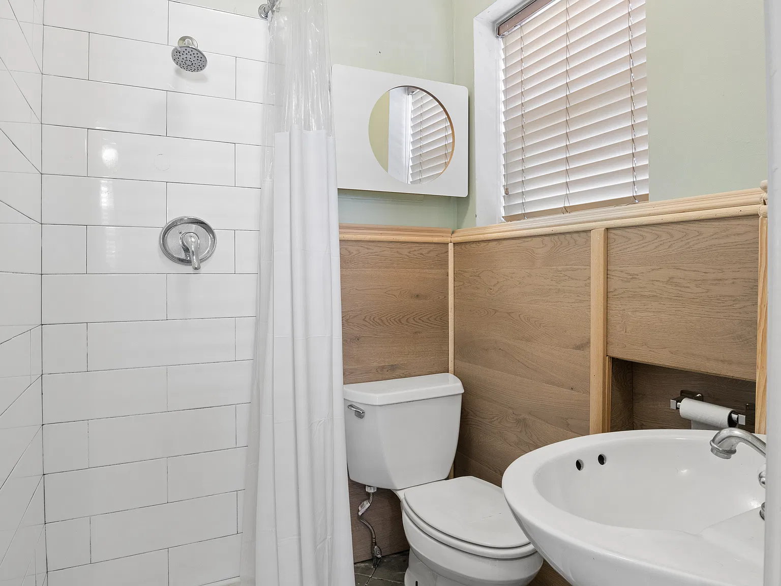 3 bed, 2200 sqft, $3,000 — Photo 2