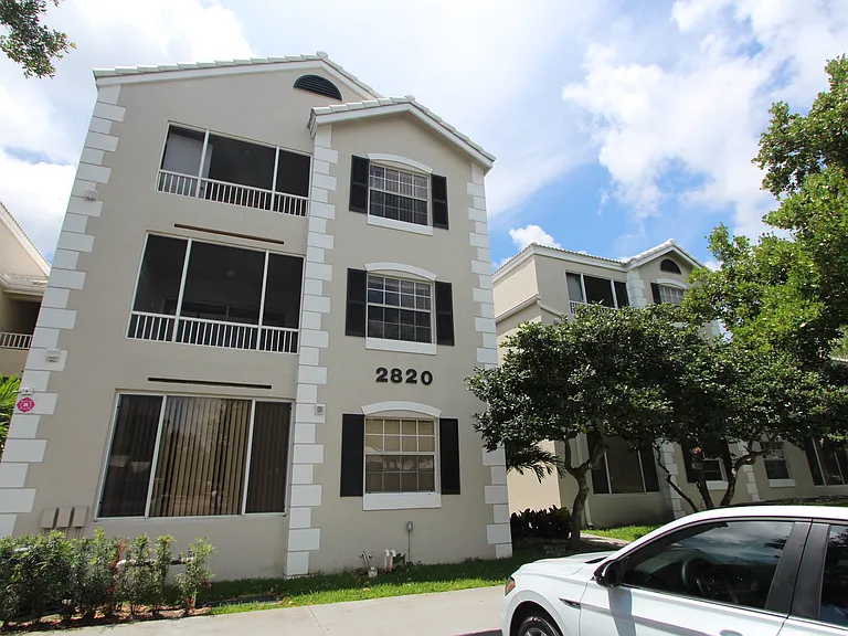 2820 N Oakland Forest Dr #109 — Photo 7