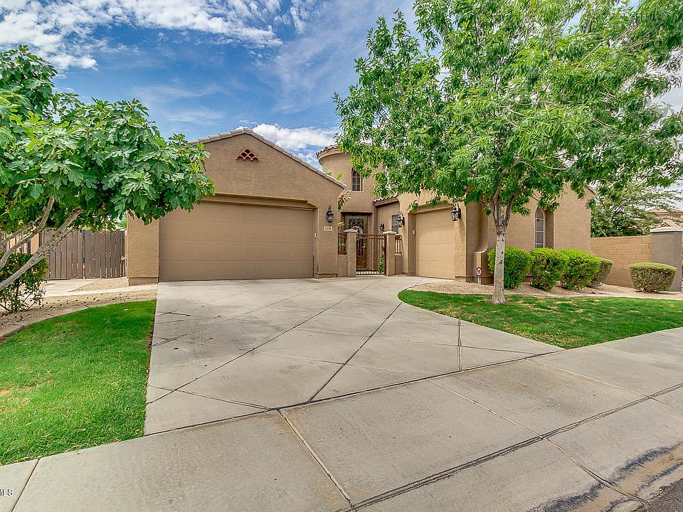 1st image of 2533 E Redwood Pl