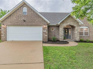 5703 W Stoney Creek Dr, Rogers, AR 72758
