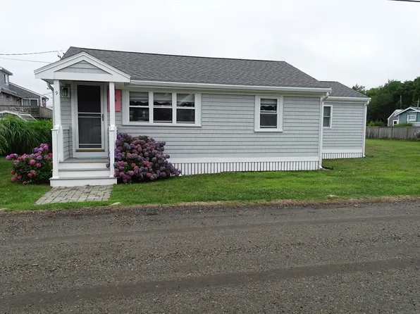 9 Oliver St, Mattapoisett, MA 02739