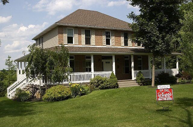 1st image of 596 Bryden Ln