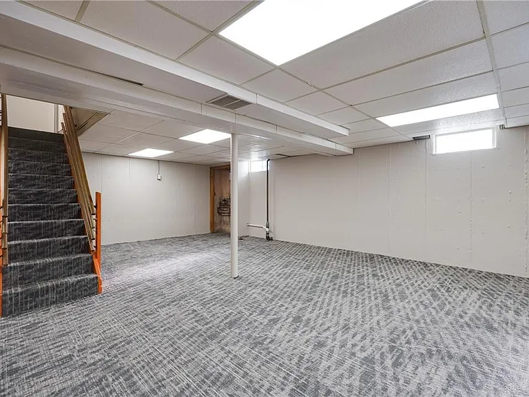 3433 Woodman Dr — Photo 24