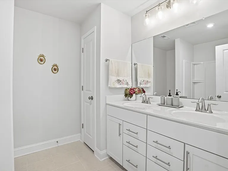 3725 Topsail Ct — Photo 23