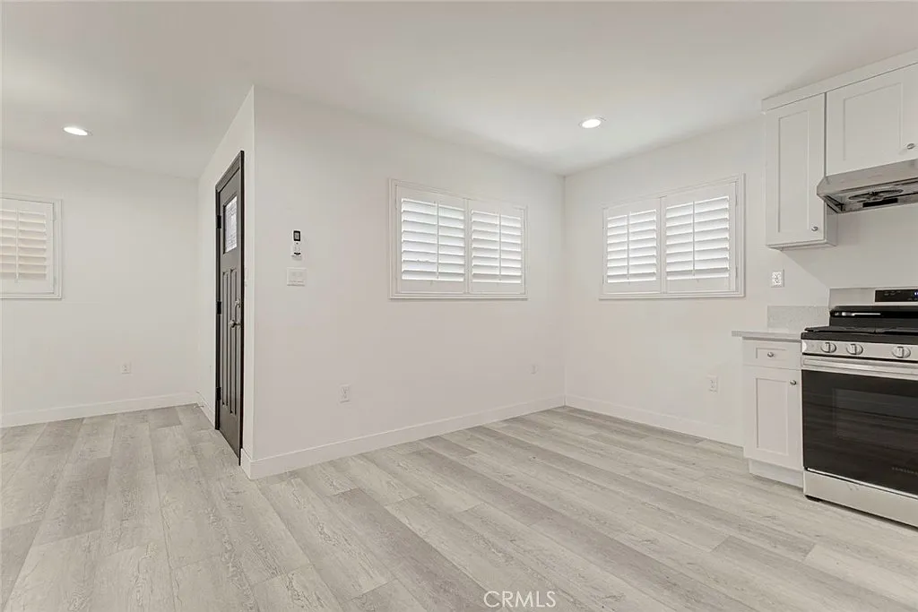 3 bed, 1000 sqft, $4,050 — Photo 4
