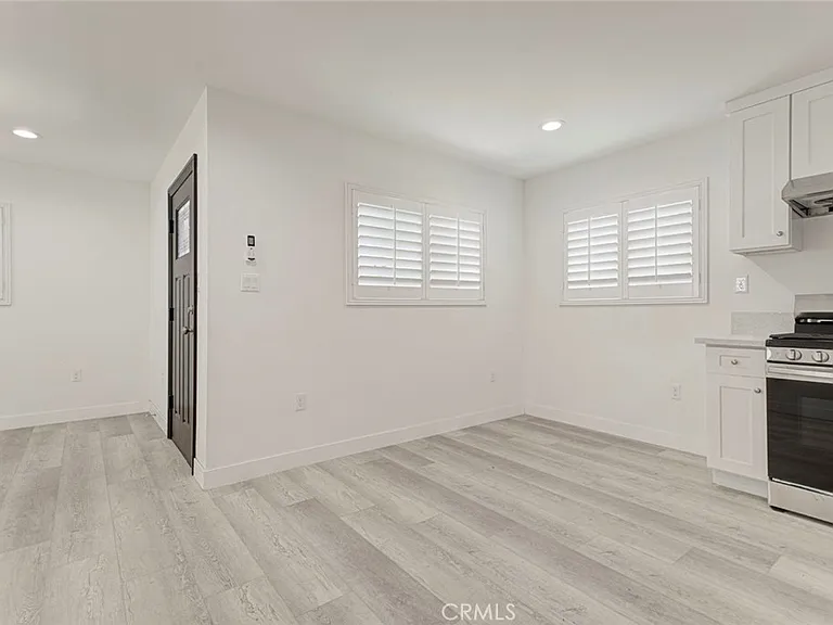 1307 E Acacia — Photo 4