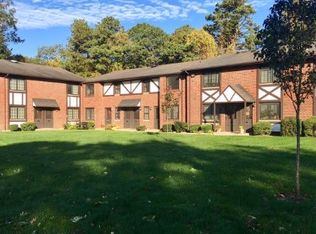 42 Pinebrook Pl APT 42, Bay Shore, NY 11706