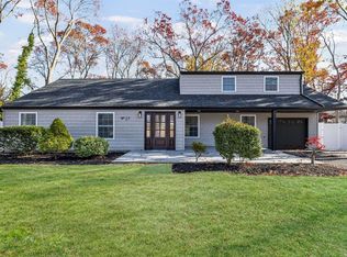 27 Campus Ln, Ronkonkoma, NY 11779