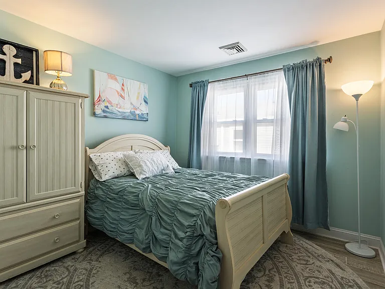606 W Beach Ave — Photo 24