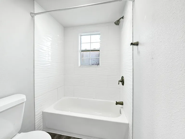 Carrolton Apartments — Photo 7