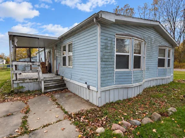 6697 Ervin St, Marlette, MI 48453