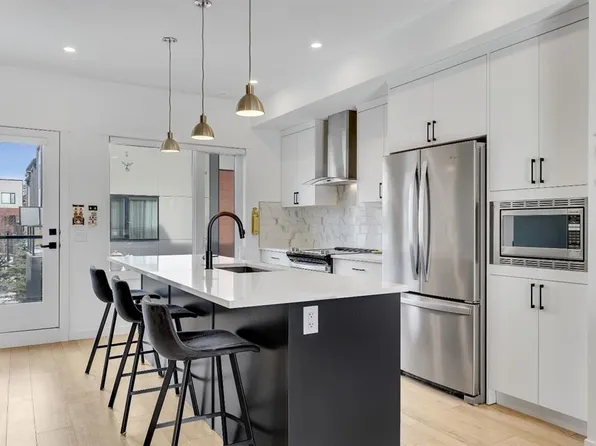 171 S Greenbriar Pl NW, Calgary, AB T3B 6J1