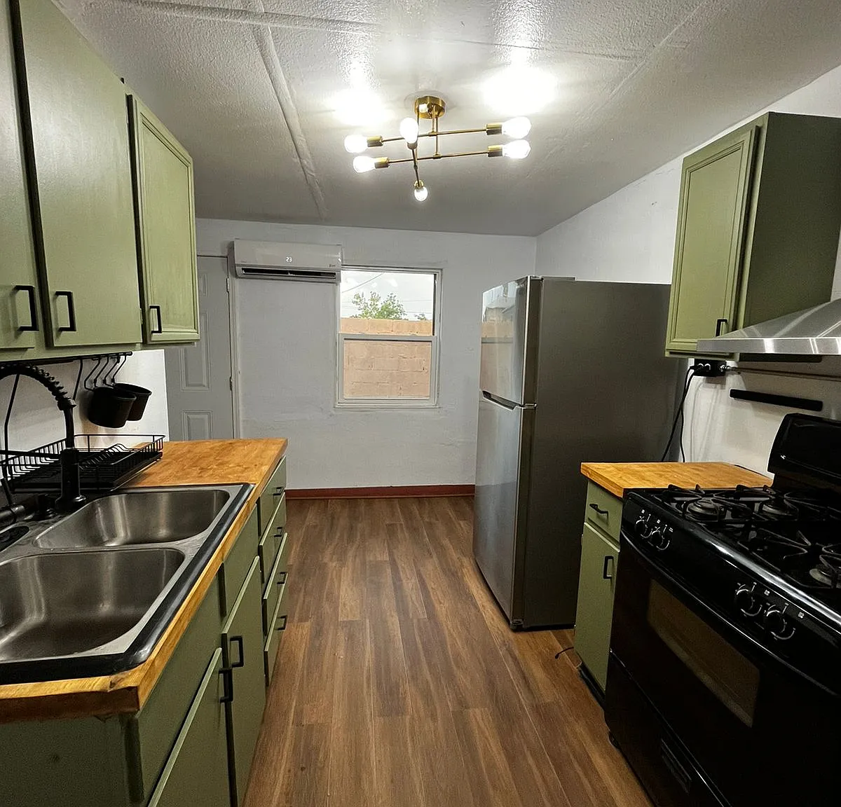 3220 E Yandell Dr — Photo 1