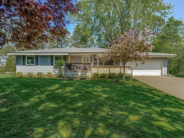 14410 Grenier Rd, Minnetonka, MN 55345