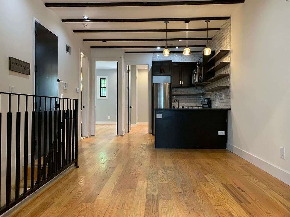 1st image of 146 Bedford Ave #1