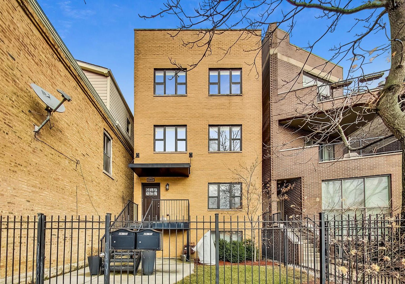 2823 N Damen Ave APT 2, Chicago, IL 60618