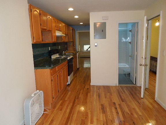4th image of 68 Clifton Pl APT 3