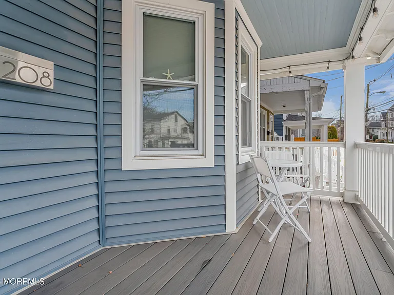 1208 Bond St — Photo 18