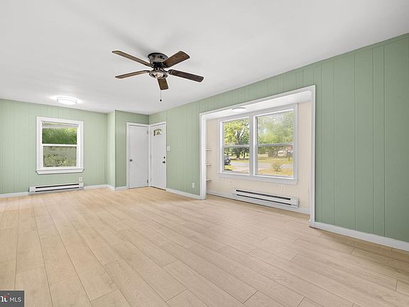 3rd image of 302 Pine Way