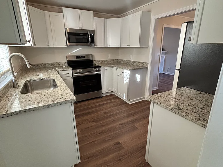 4201 Hawthorne Ave SW — Photo 16