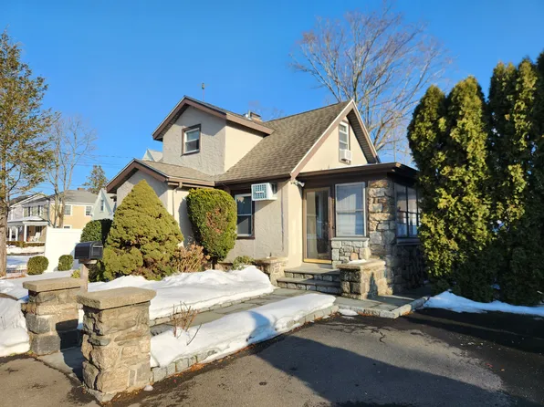 79 Valley Rd, Cos Cob, CT 06807