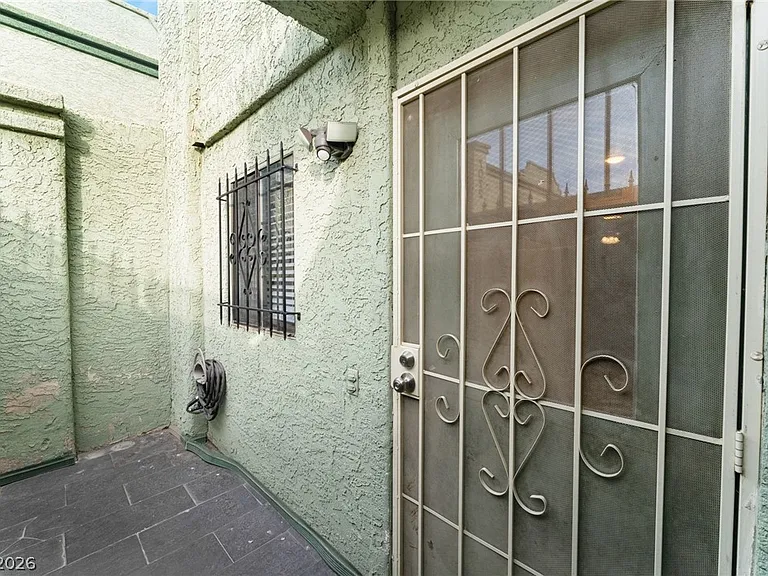 7084 Burcot Ave #J21 — Photo 32