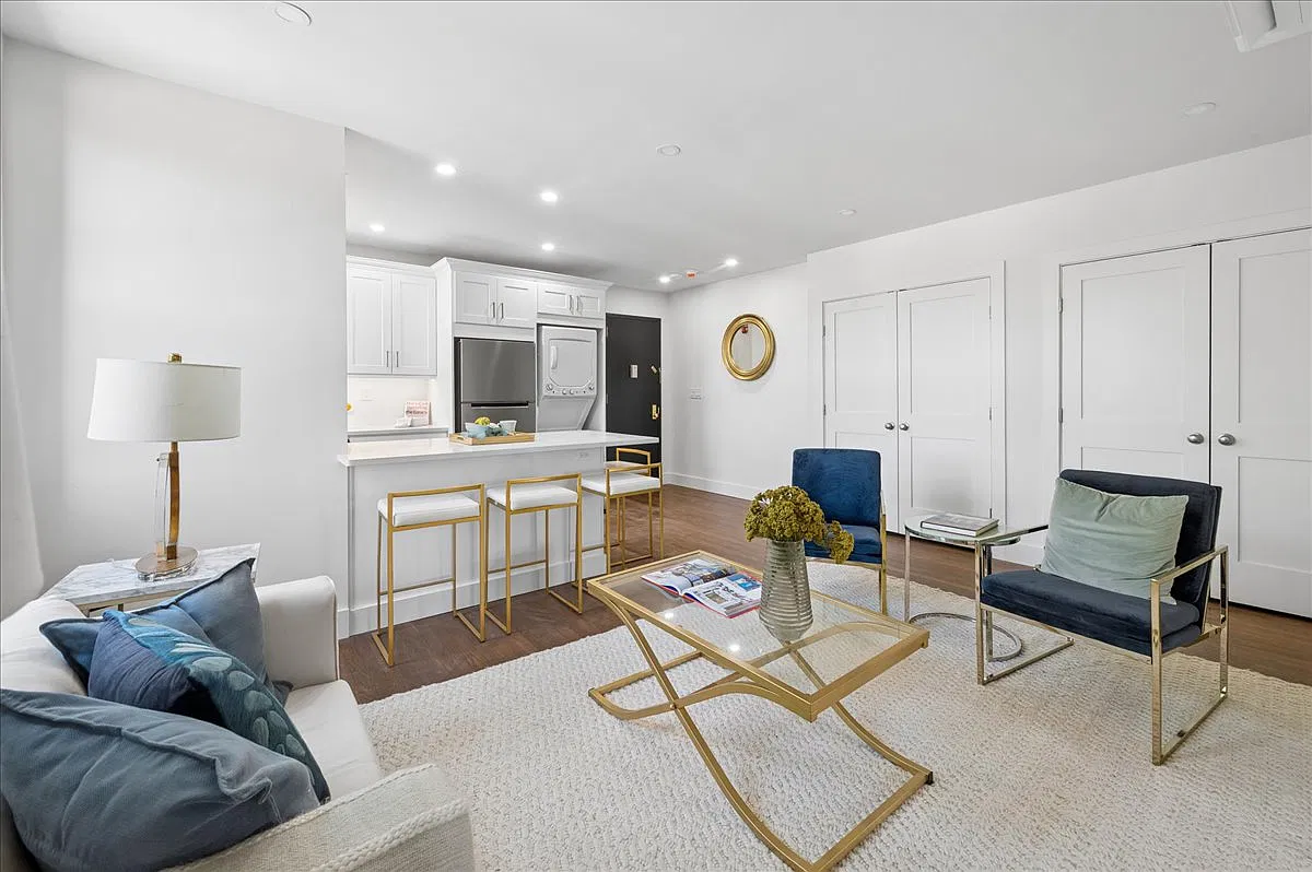 2 bed, 1000 sqft, $4,200 — Photo 4