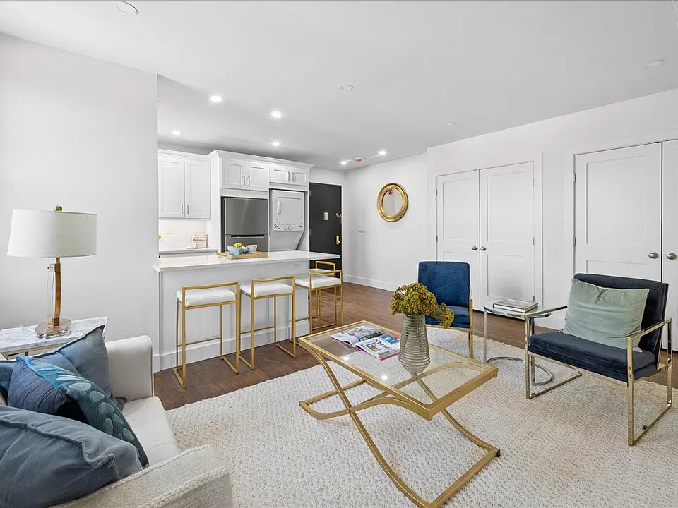 214 5th Ave #2