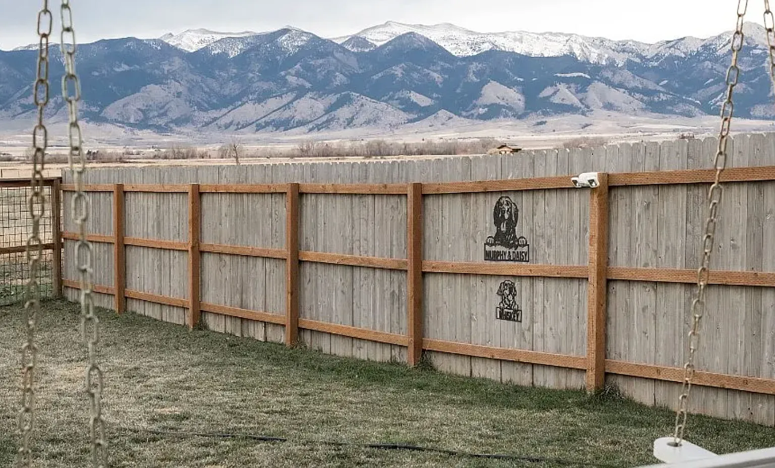 3 Bedroom 2 bath house with amazing views of the Bridger Mountains — Photo 2