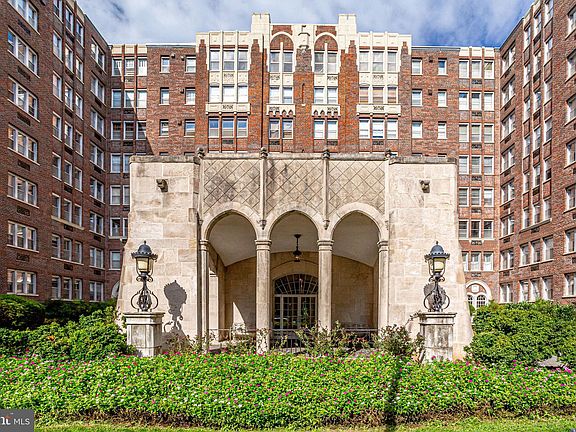 5th image of 4000 Cathedral Ave NW APT 124B