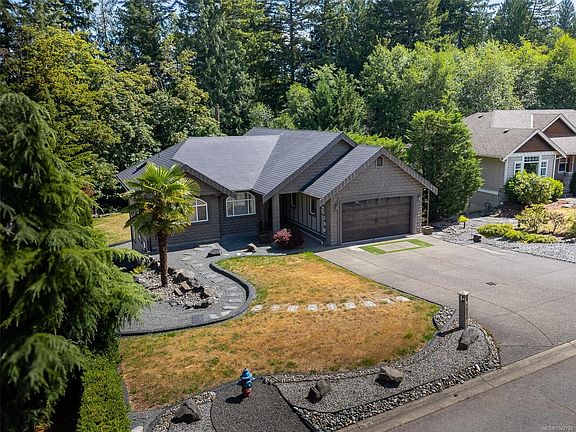 2nd image of 2544 Kinnoull Cres